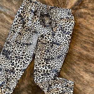 Easel HOT leopard jogger LIKE NEW